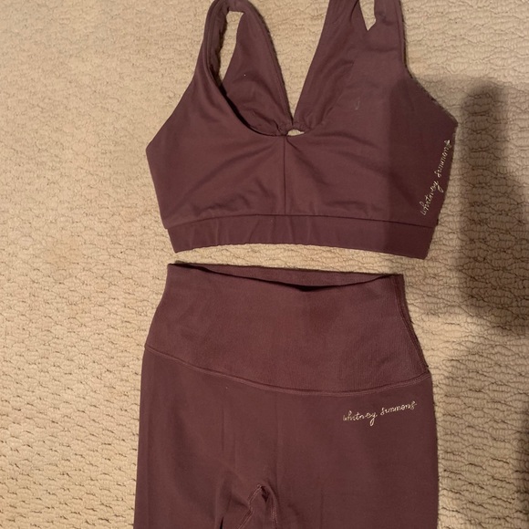 V2 Whitney Simmons collection 2 piece set - Picture 5 of 10